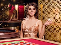Myanmar Esports ကစားသမားများ MLBB PUBG slots6699 Sports Betting ဖြင့် Esports Bet ချနေသောမြင်ကွင်း